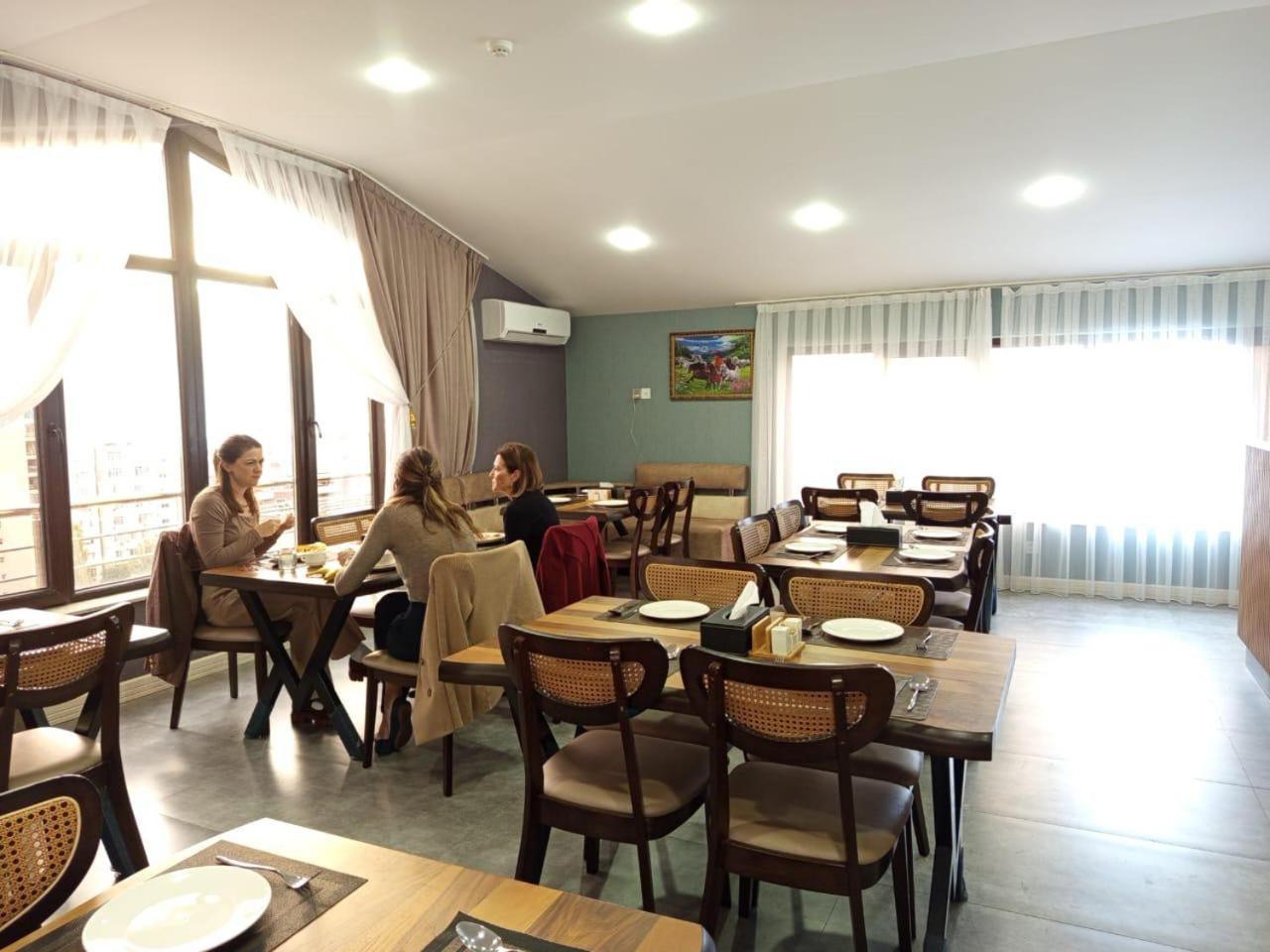 Royal Meridien Hotel Баку Экстерьер фото