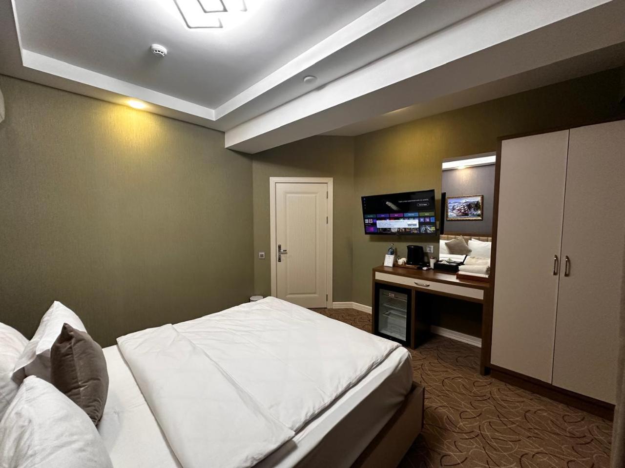 Royal Meridien Hotel Баку Экстерьер фото