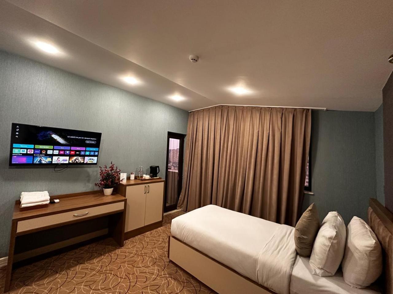 Royal Meridien Hotel Баку Экстерьер фото