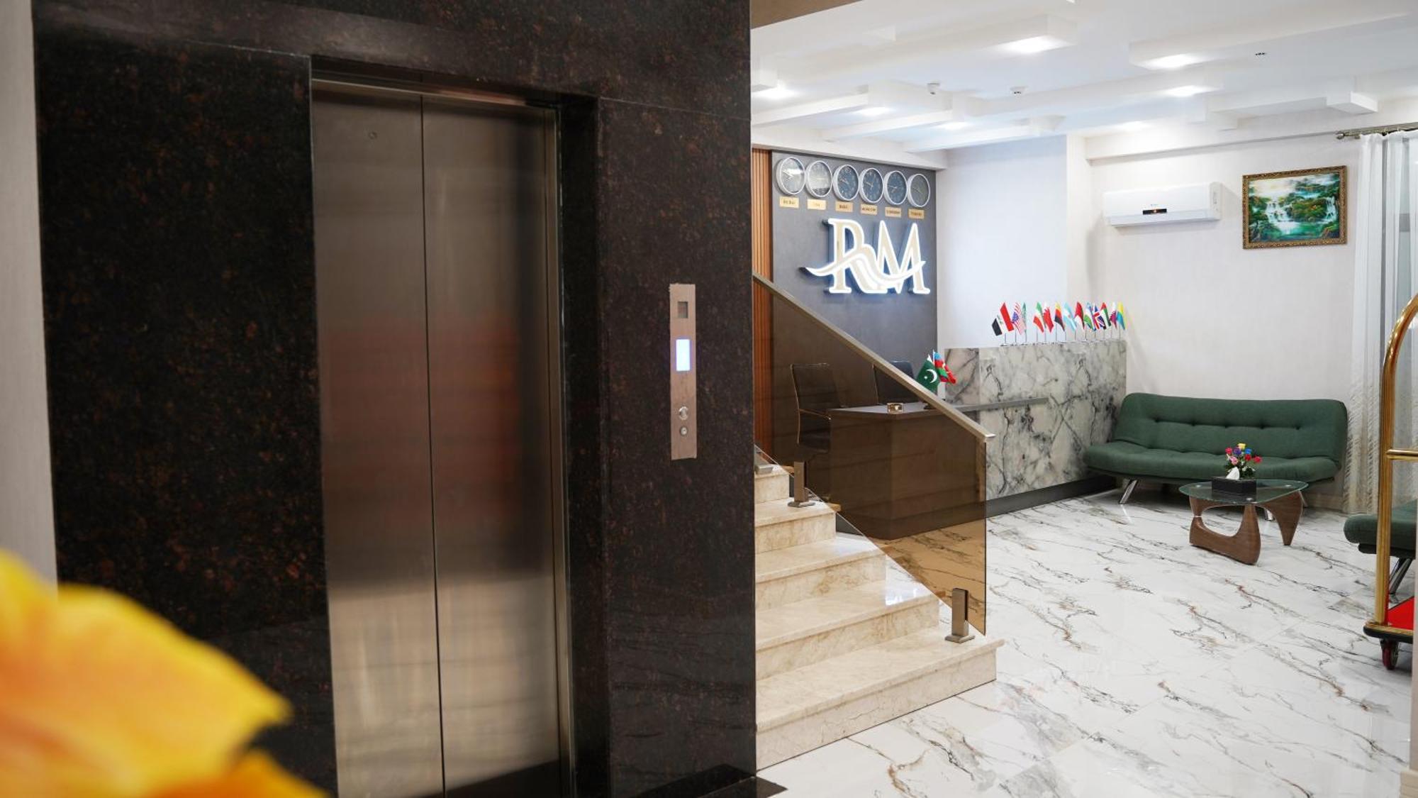 Royal Meridien Hotel Баку Экстерьер фото